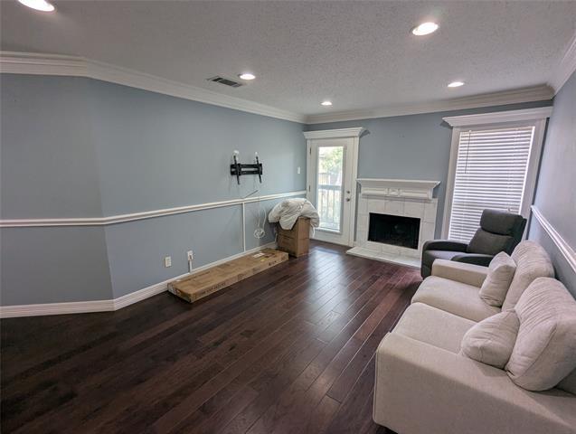Building Photo - 18333 Roehampton Dr