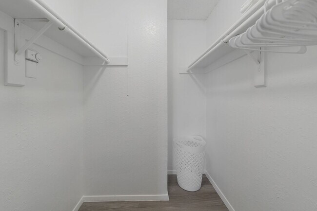 Building Photo - 2525 Thomason Cir
