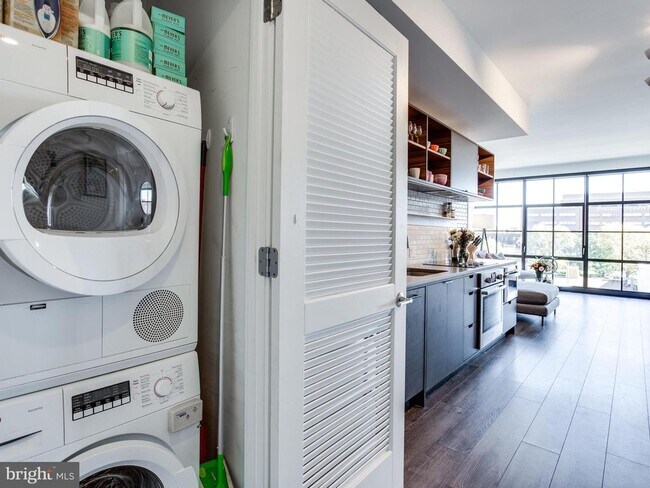 Building Photo - 2030 8th St NW