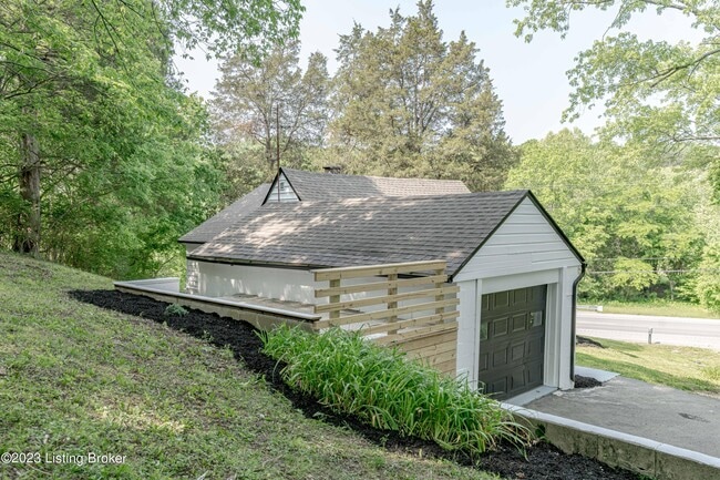 Building Photo - 1886 S Bardstown Rd