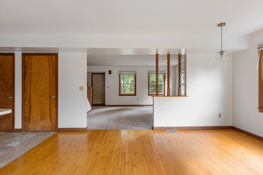 Building Photo - 250 Grey Birch Dr