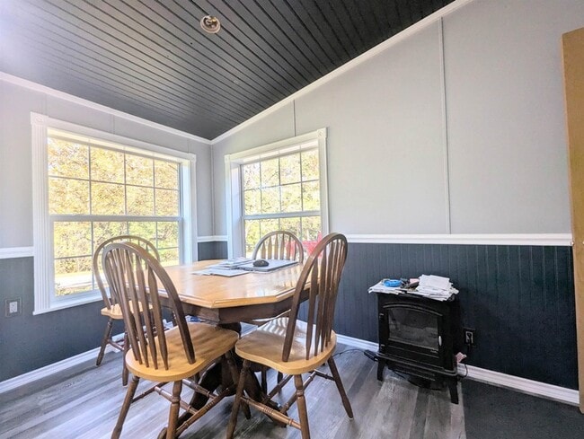 Building Photo - 43 Crestwood Dr