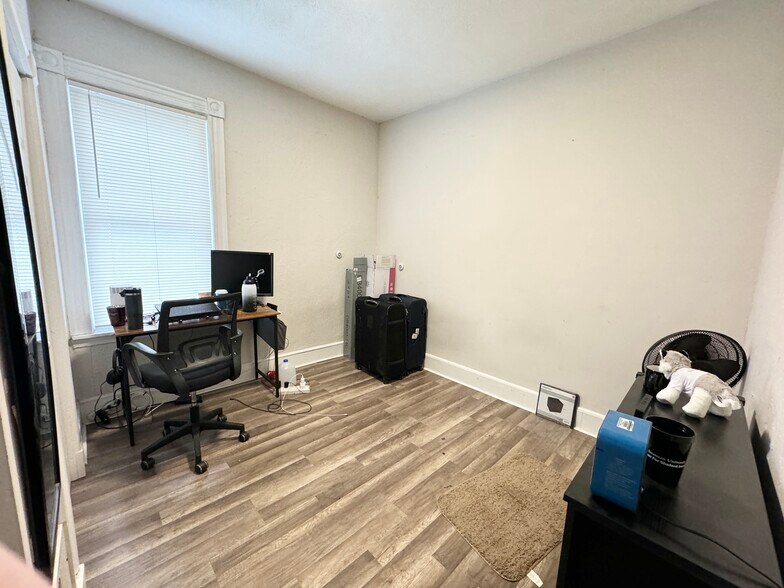 Building Photo - 44 Crescent Ave