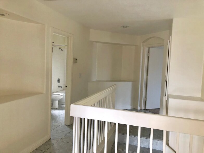 Building Photo - 2142 Falcon Pointe Ln