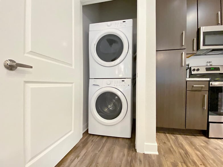 Building Photo - 2615 N Grady Ave