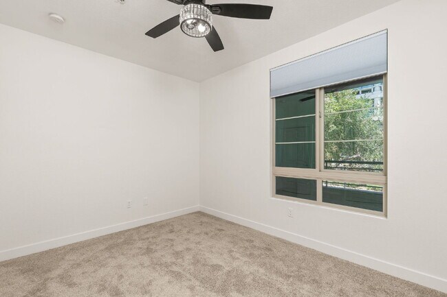 Building Photo - "Spacious, Sophisticated, Modern 3BR, 2BA Condo in the heart of downtown