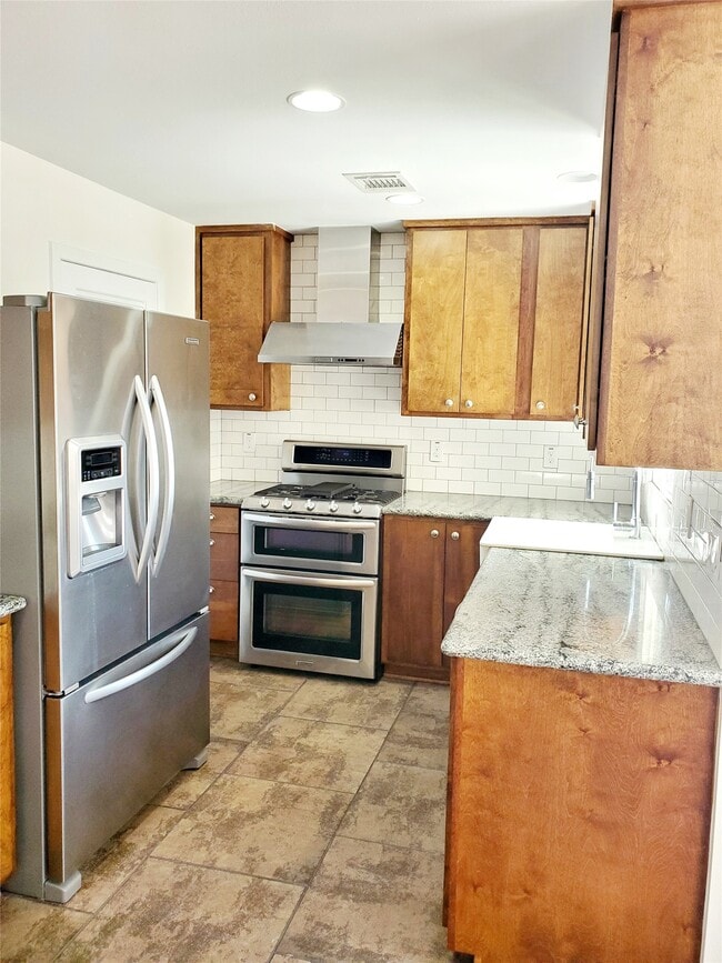 Building Photo - 7953 Ridgeview Dr