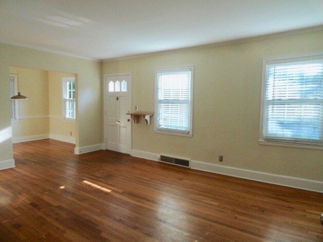 Building Photo - 1618 Delaware Ave