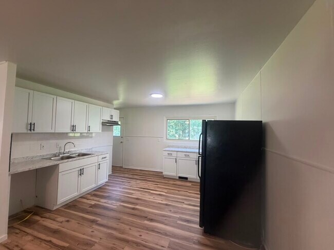 Building Photo - 3932 Bennett Dr