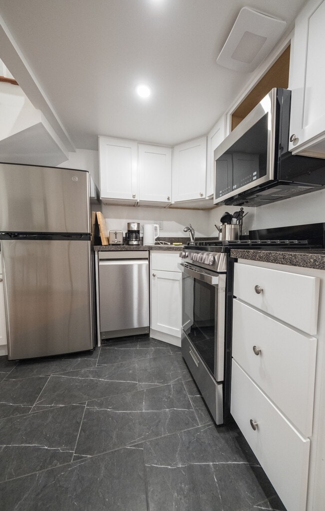 Building Photo - 32 W 86th St