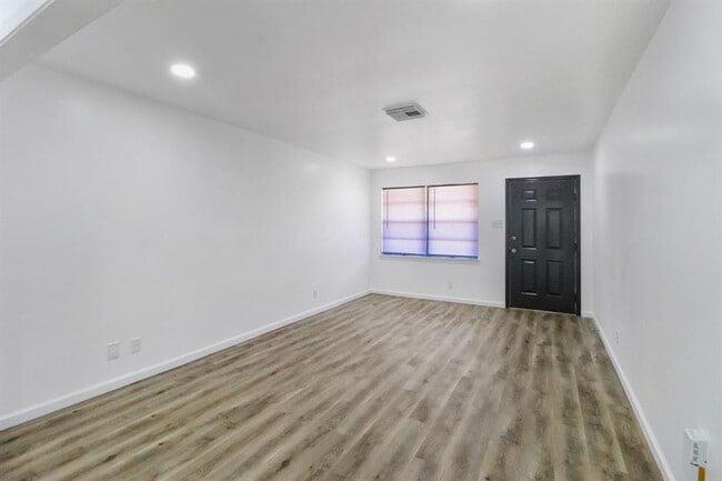 Building Photo - 5626 Arboles Dr