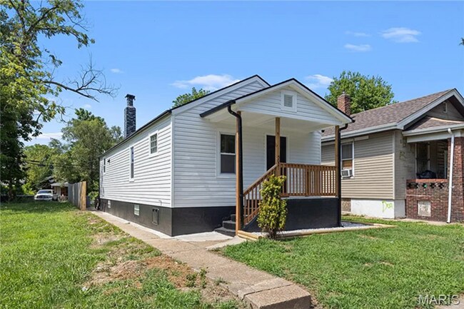 Building Photo - Totally Renovated & Totally Adorable