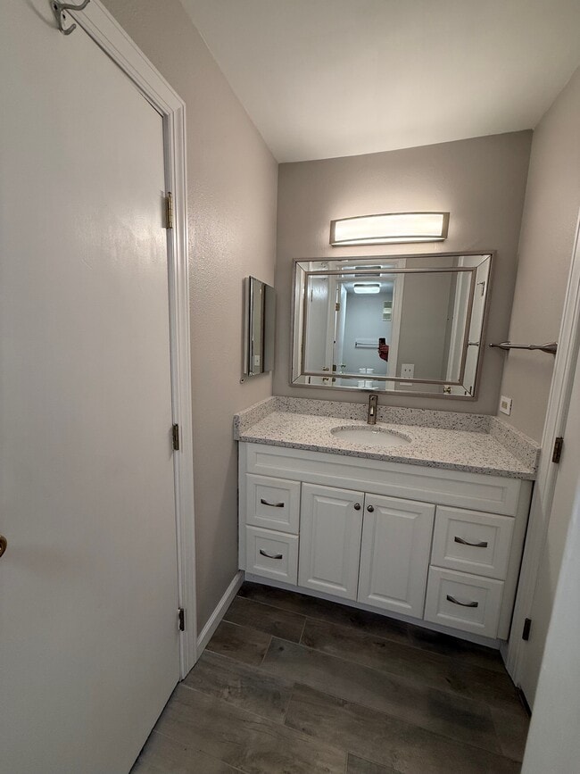 Building Photo - 4300 Bay Point Rd