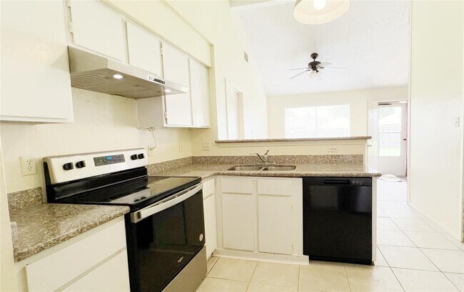 Building Photo - 10223 Gulfstream Ln