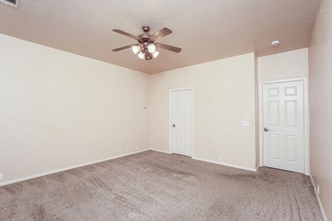 Building Photo - 5 Bedroom in Lakeside at Canyon Springs!