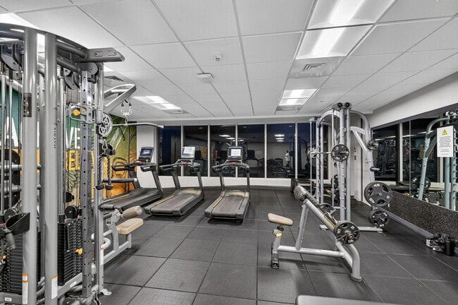 Building Photo - 1750 N Bayshore Dr