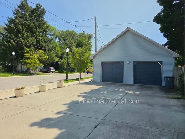 Building Photo - Coming Soon ~August 16, 2026 -- pet friendly ranch with dishwasher, garage, basement, storage, ya...