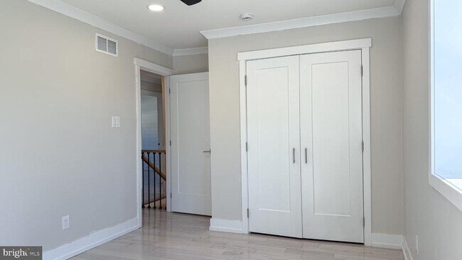 Building Photo - 10 Cedarbrook Dr