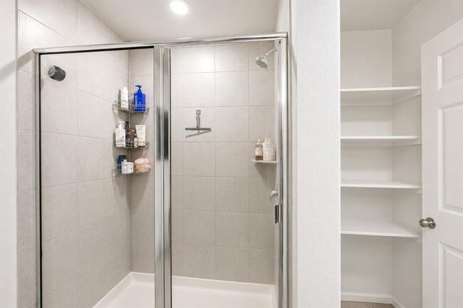 Building Photo - 216 La Dera Dr
