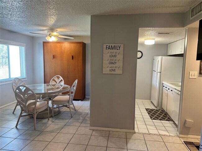 Building Photo - 4215 E Bay Dr