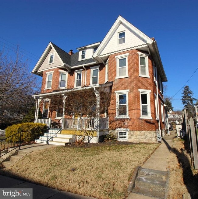 Building Photo - 141 W Mulberry St