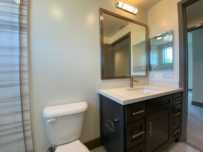 Building Photo - NEWER  4BED 3 BATH FRONT TOWNHOME*HWFLS*BALCONY*W/D IN  UNIT* CENTRAL AIR/HEAT* *STAINLESS  APPLI...