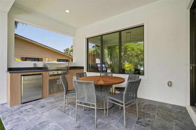 Building Photo - 6564 Lagoon St