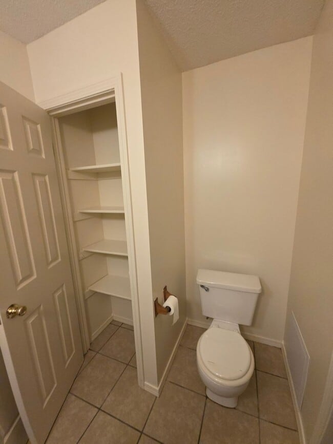 Building Photo - 611-615 N Greenwich Ave