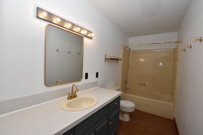 Building Photo - 45 Lookout Point