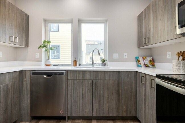 Building Photo - 910 21st St