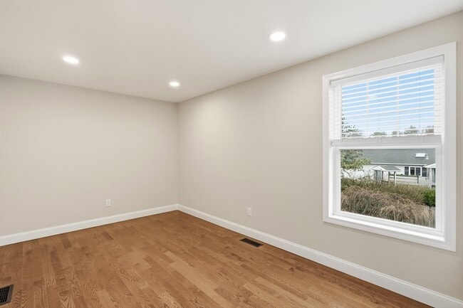 Building Photo - 24 Daytona St