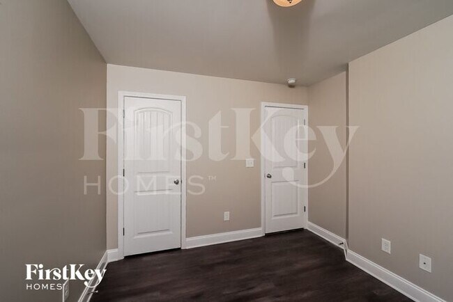 Building Photo - 855 Clover Ave