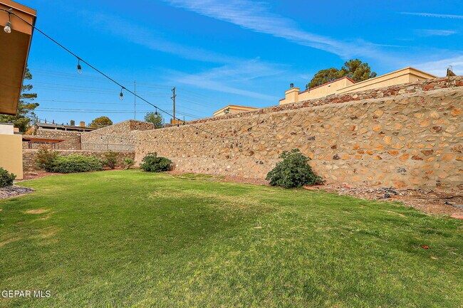 Building Photo - 608 La Chapa Ave