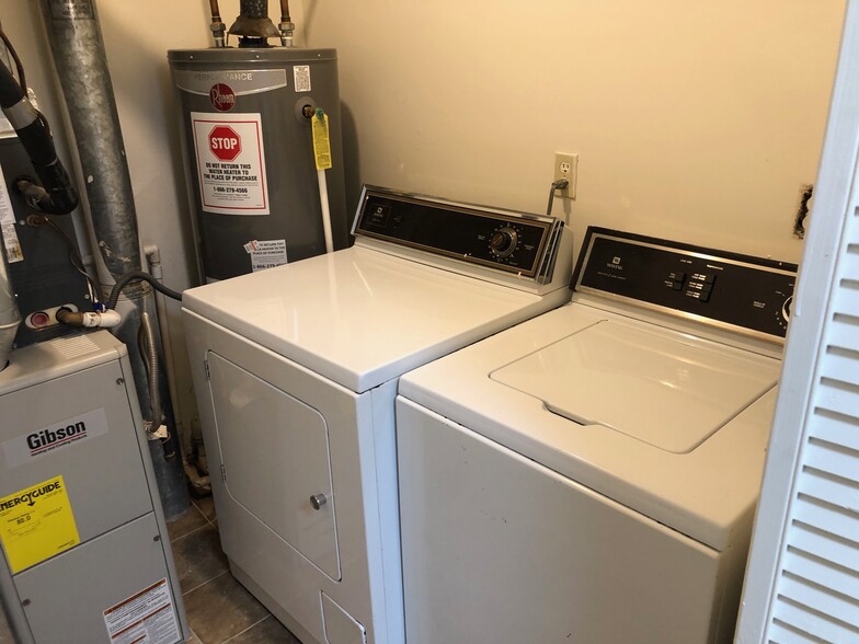 Full size washer & dryer - 520 Sassafras Run