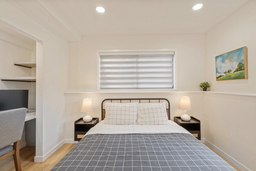 Building Photo - 14808 11th Pl W