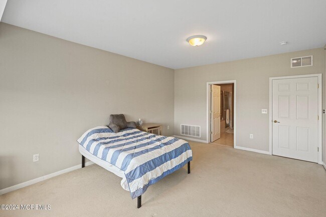 Building Photo - 33 Cooper Ave