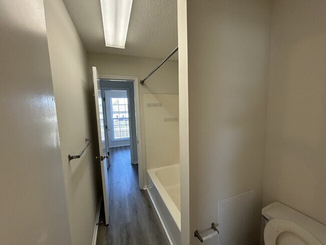Building Photo - 3 BD 2 BA APARTMENT BY TTU FOR RENT