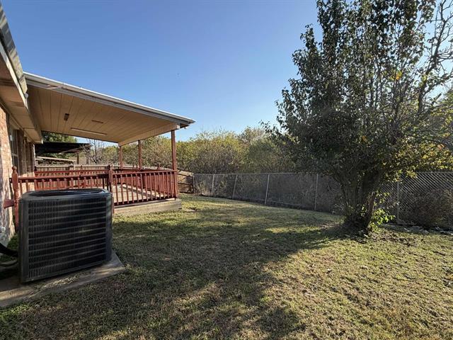 Building Photo - 900 Timber Oaks Ln