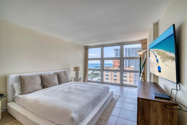 Building Photo - 525 N Ocean Blvd