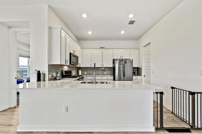 Building Photo - 2037 Wilsons Warbler Dr