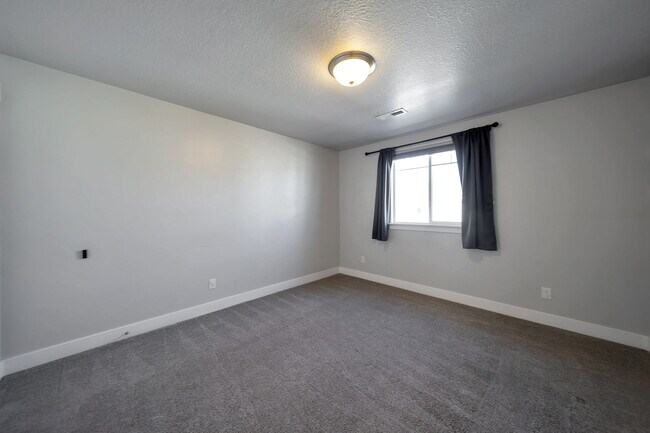 Building Photo - 14550 S Quiet Shade Dr