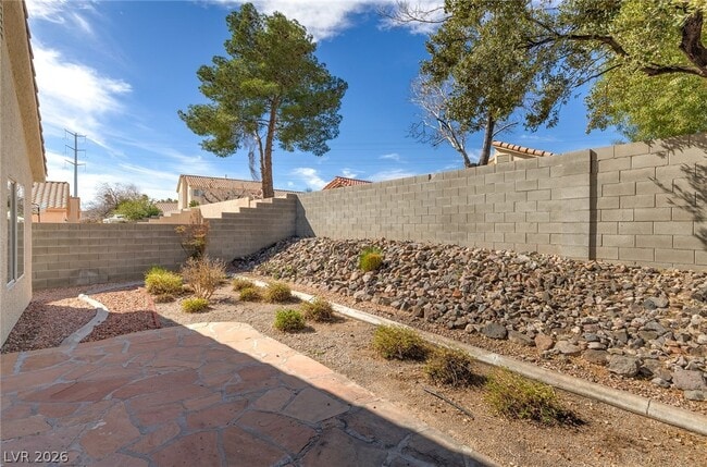 Building Photo - 3385 Wayward Ct