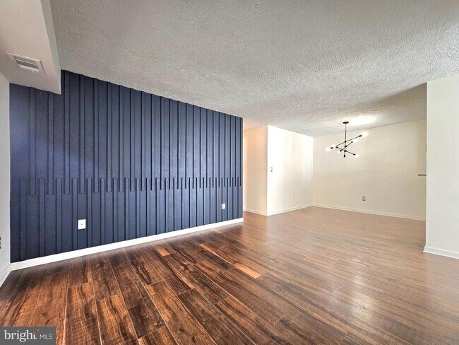 Building Photo - 7660 Willow Point Dr