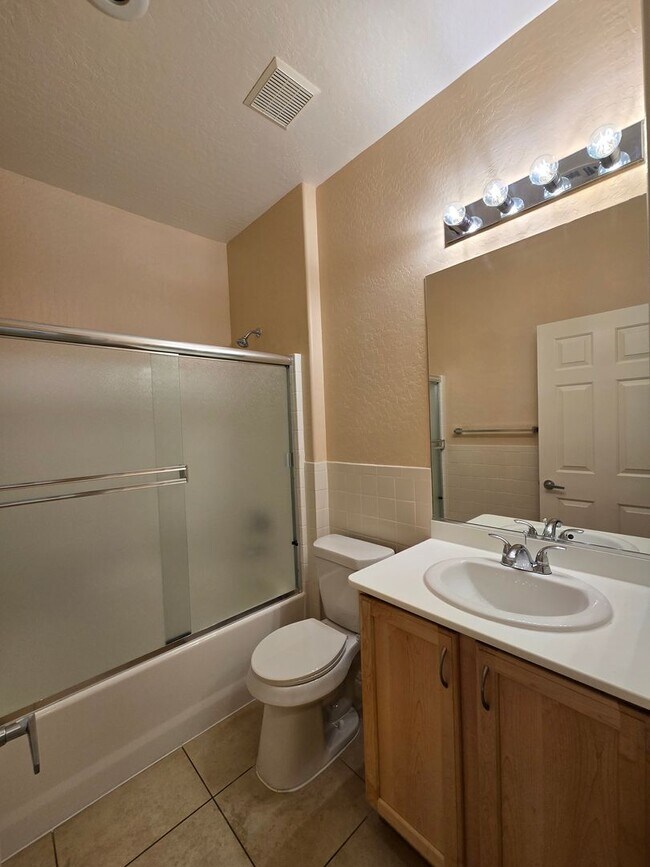 Building Photo - 3 BED / 2 BATH SINGLE STORY HOME IN SUN CI...