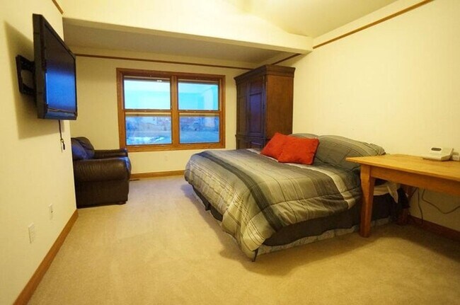 Building Photo - Experience spacious and comfortable living...