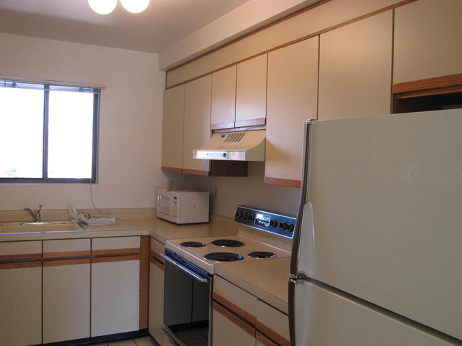 Building Photo - Spacious 2B/2B Condo in Desirable Kings Ri...