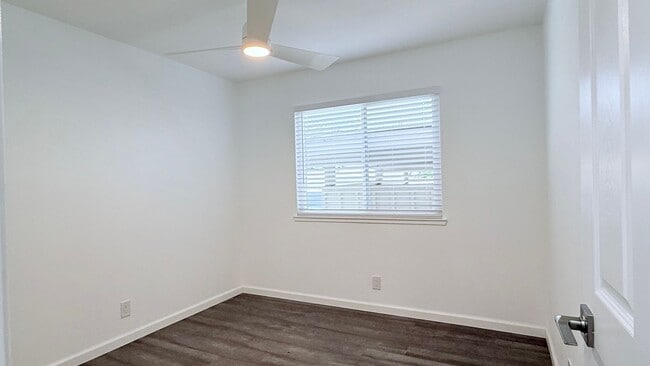 Building Photo - NEWLY RENOVATED---- 2BD/1BA, End Unit TH in Twin Creeks Garden, San Ramon- Available Now!