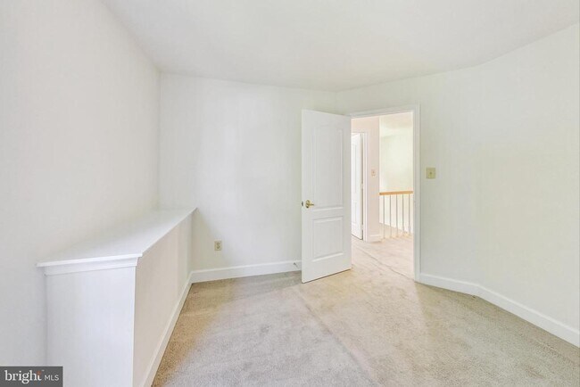 Building Photo - 6104 Cool Spring Terrace S