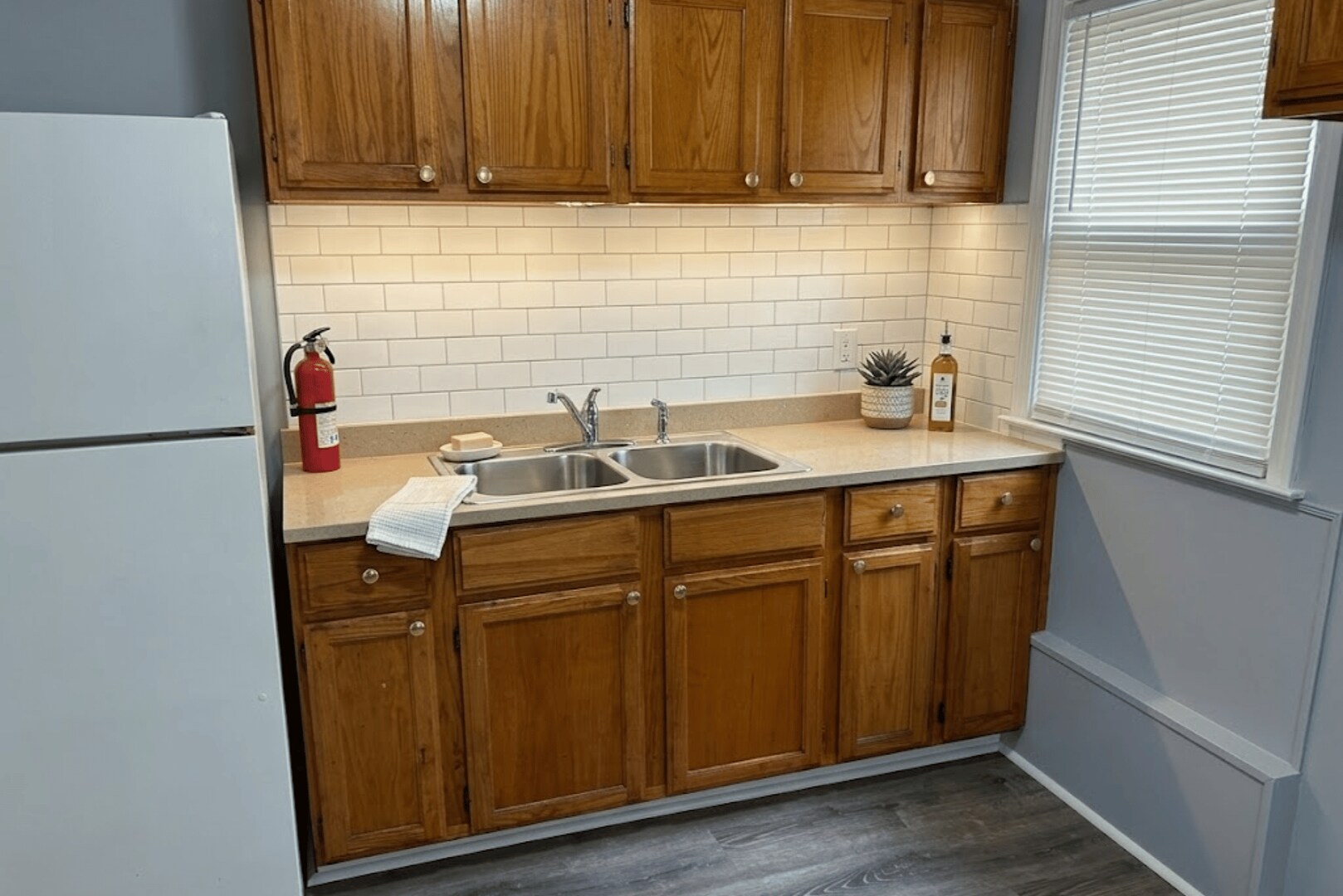 Building Photo - This beautifully updated 3-bedroom, 1-bath single-family home is ready for move-in!