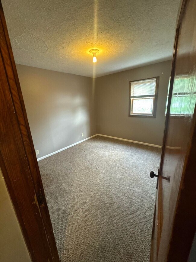 Building Photo - 44 E Brookside Ave